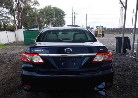 2013 Toyota Corolla Le z USA, uszkodzony, nr VIN 2T1BU4EE8DC071998
